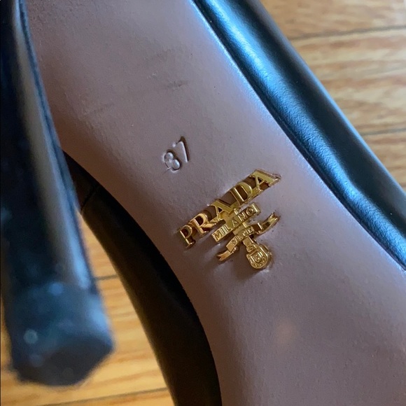 Prada black pointed toe heels - Picture 6 of 8